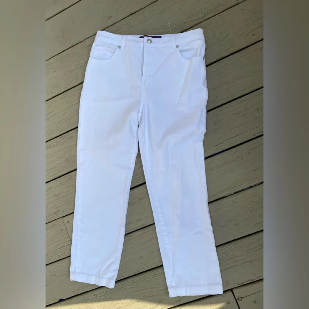 GLORIA VANDERBILT White (AMANDA) Straight-Leg Cropped Jeans, Size: 8 (see meas.)